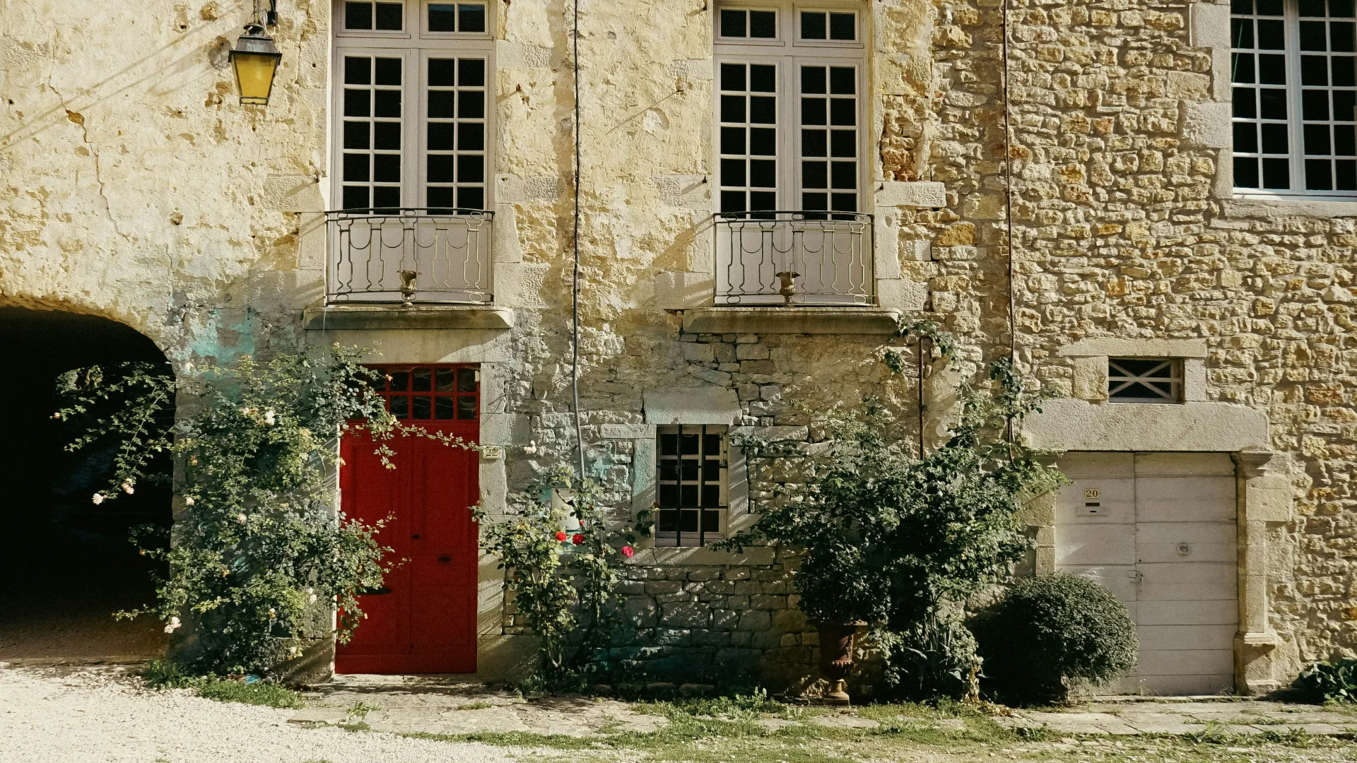 Comment la menuiserie dans les Côtes-d’Armor valorise l'immobilier local ?